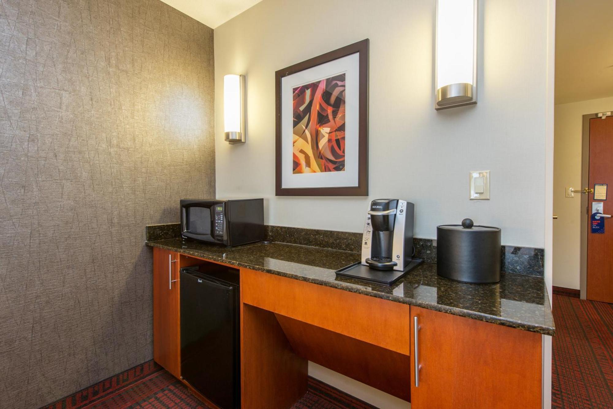 Holiday Inn Express Hotel & Suites Auburn By Ihg Exterior foto